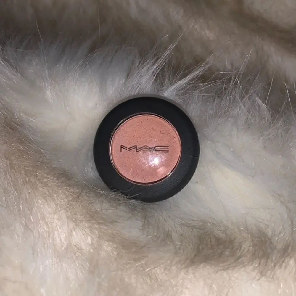 MAC Cosmetics young and in love eyeshadow NWOB